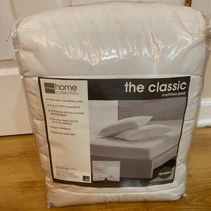 Queen mattress pad